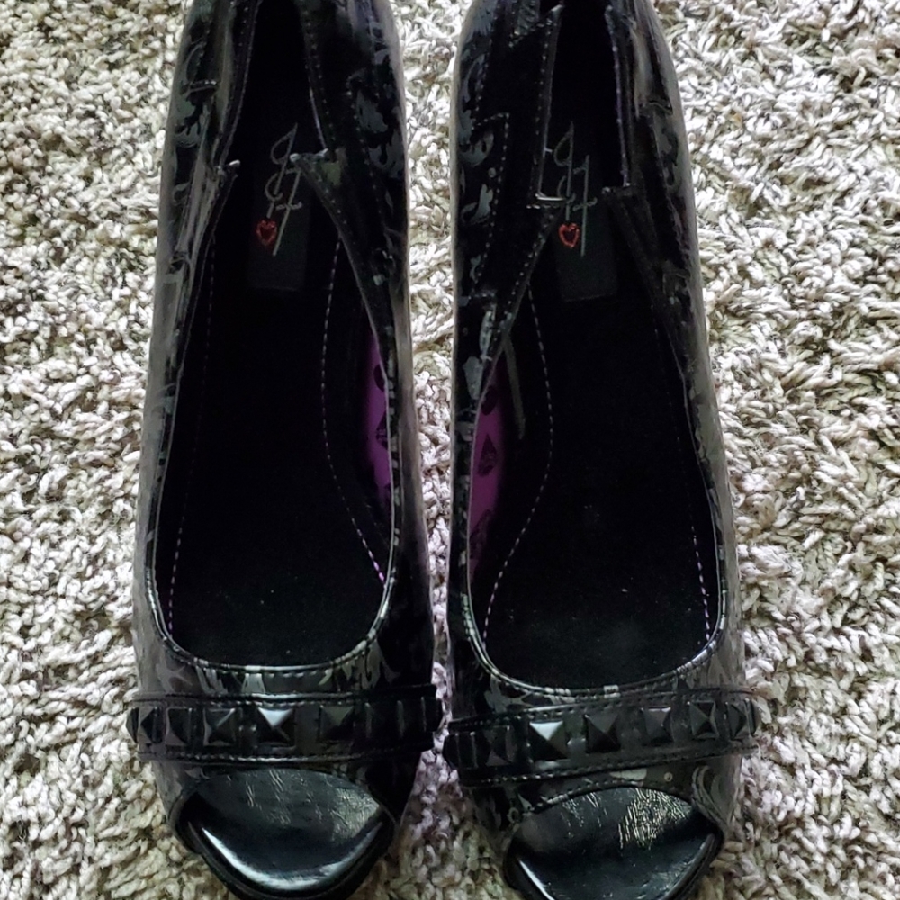 Iron fist blacklighting bolt heels